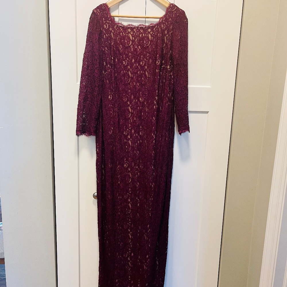 Adrianna Papell lace boatneck long-sleeved formal gown, size 16